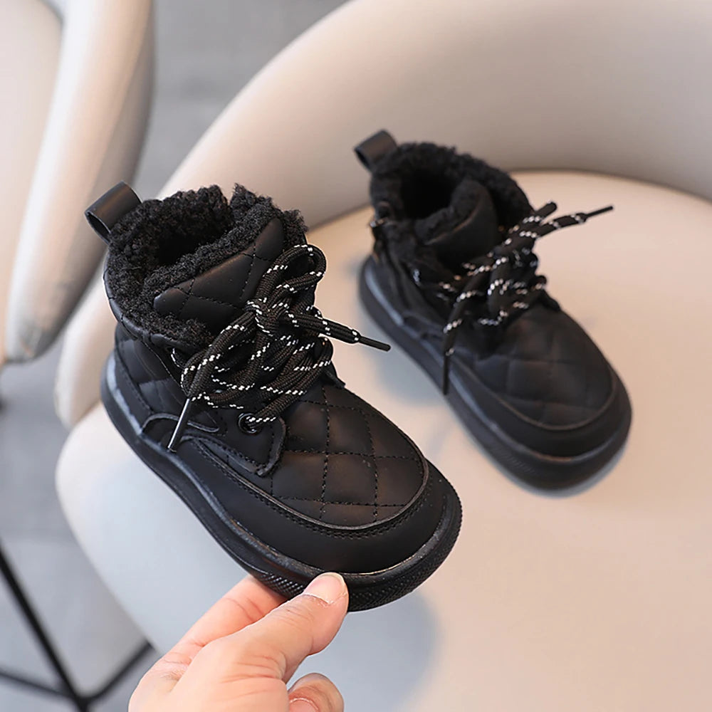 Safegrow SnowPaws™ - Kuschelig warme Winterstiefel für kleine Abenteurer