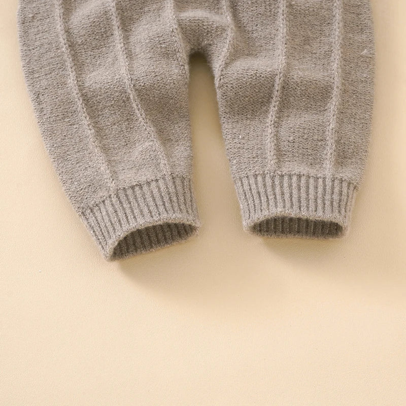 Safegrow CozyLoops™- Neugeborenen-Outfit aus atmungsaktivem Strick