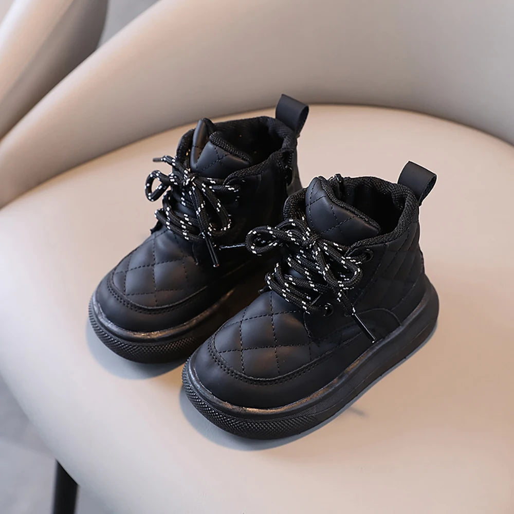 Safegrow SnowPaws™ - Kuschelig warme Winterstiefel für kleine Abenteurer